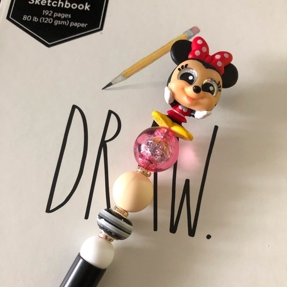 Disney Doorables: Mickey & Friends: Minnie Mouse handmade beaded pen - Picture 1 of 2